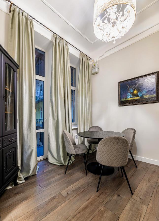3 Room Apartments , Rohatyntsyv Street Leopoli Esterno foto